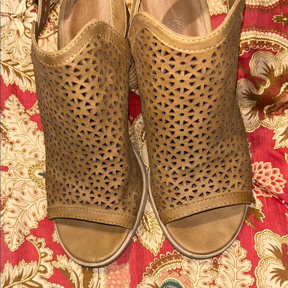 Universal Thread Brown Geometric Sandals - image 8